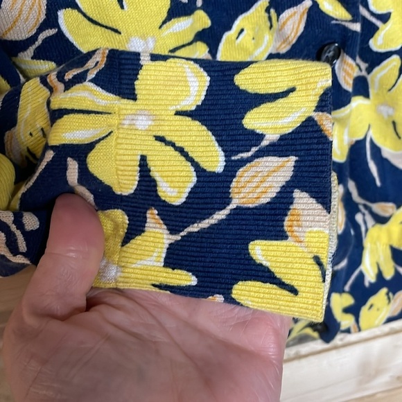 Lands’ End size medium navy with yellow floral button down crewneck cardigan - Picture 3 of 7